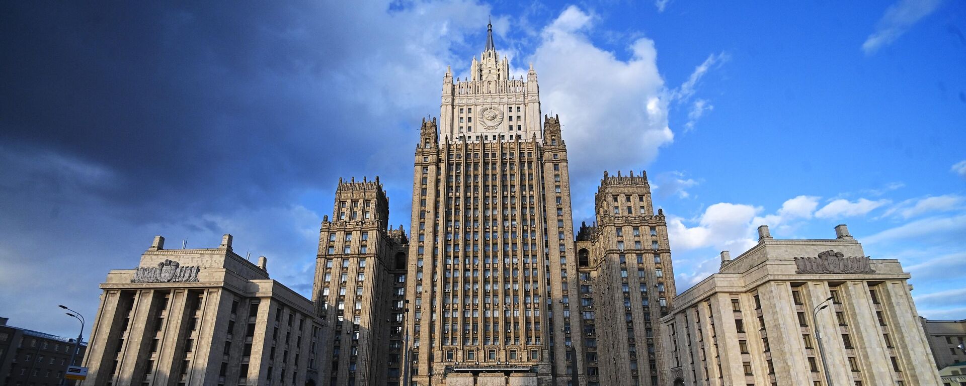 El edificio del Ministerio de Asuntos Exteriores ruso en Moscú. - Sputnik Mundo, 1920, 25.05.2023