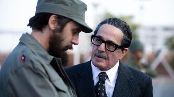 Alfredo Castro (Salvador Allende) y Benjamín Vicuña (Fidel Castro), protagonizan la nueva serie chilena, 'Los mil días de Allende' - Sputnik Mundo