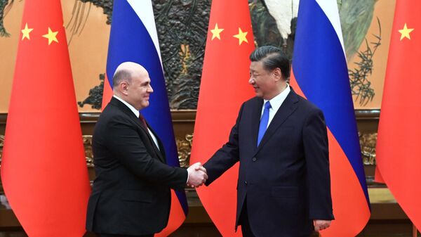 El primer ministro ruso, Mijaíl Mishustin, en la reunión con el líder chino, Xi Jinping - Sputnik Mundo
