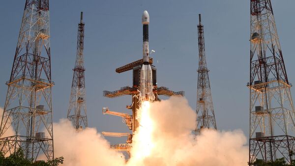 Lanzamiento del primer satélite de navegación de segunda generación NVS-01 de la India - Sputnik Mundo