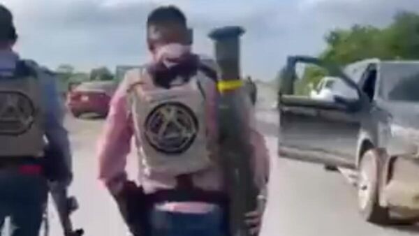 Un presunto sicario fue captado portando un lanzagranadas en Tamaulipas.  - Sputnik Mundo