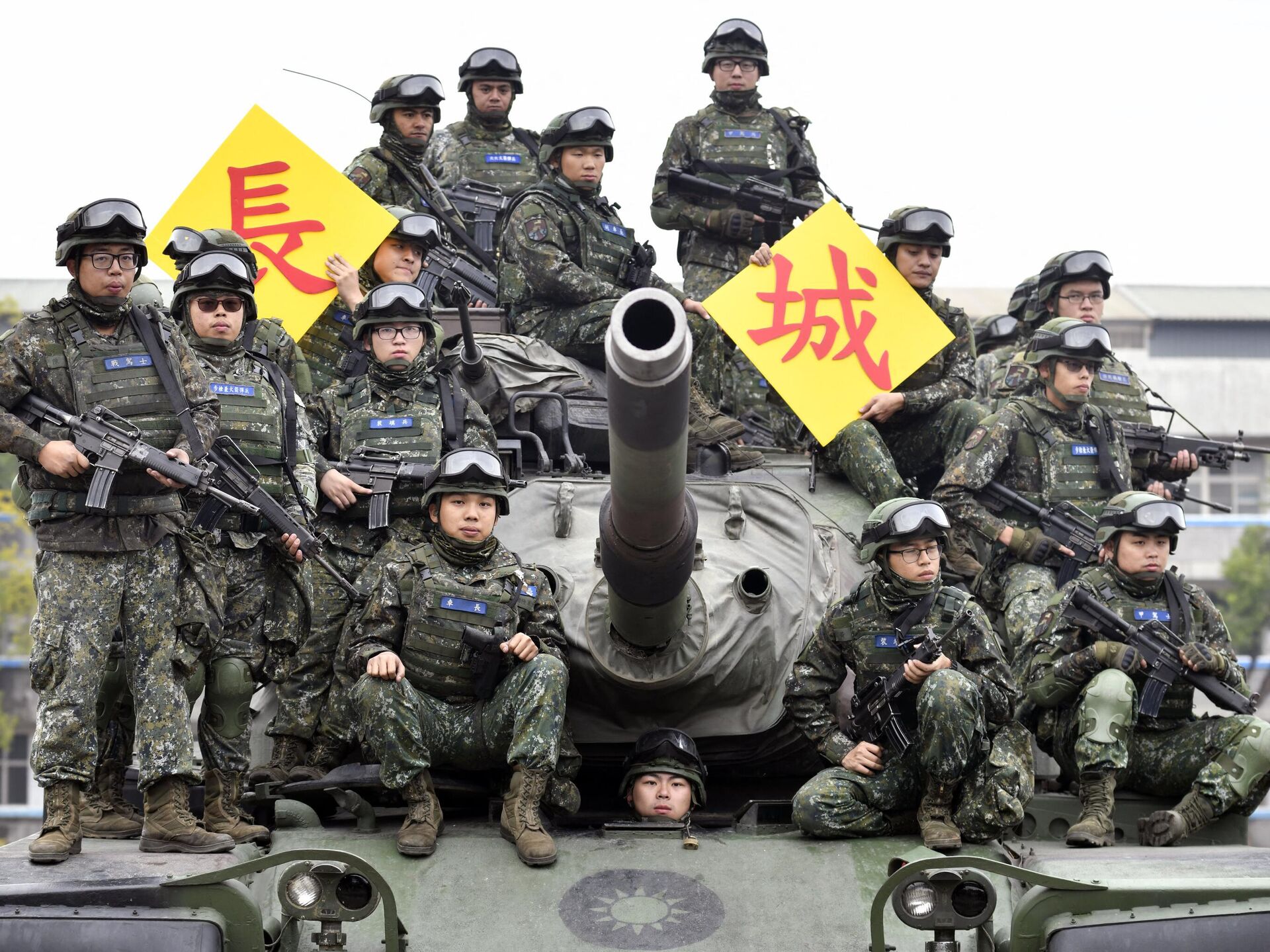 Тайвань захват. Войска Тайваня. Тайваньская армия. Американские войска на Тайване. Тайвань армия вооружение.