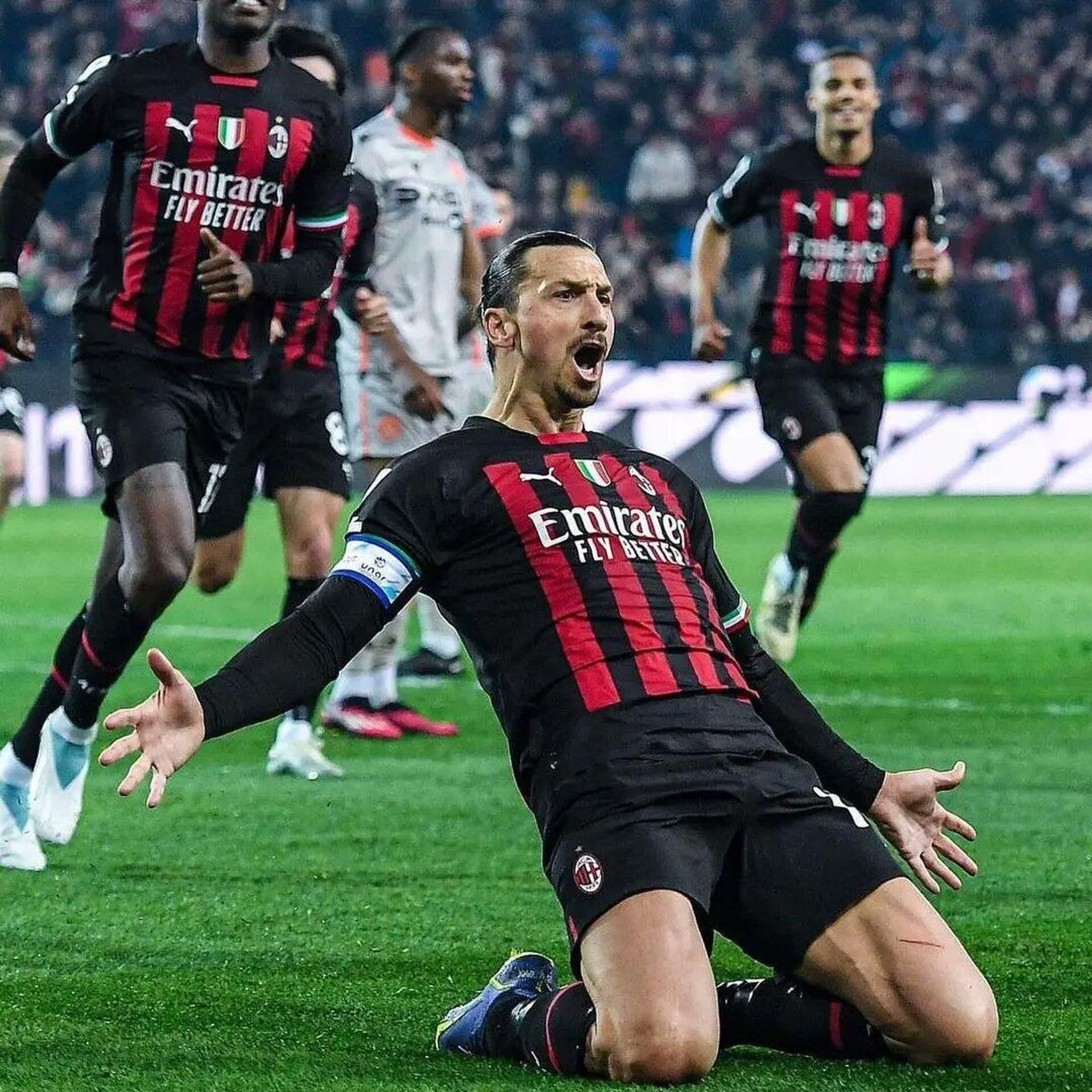 Zlatan+Ibrahimovi%C4%87+Announces+Sensational+Return+to+AC+Milan