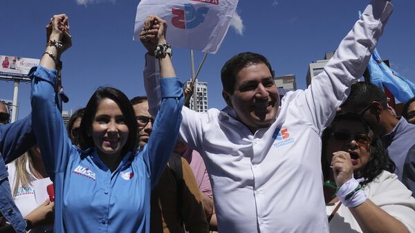 Luisa González y Andrés Arauz, la fórmula presidencial de Revolución Ciudadana - Sputnik Mundo