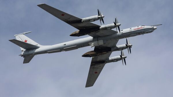 El Tu-142, avión de guerra antisubmarina ruso  - Sputnik Mundo