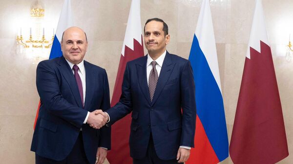Mijaíl Mishustin, primer ministro ruso, y Mohammed bin Abdulrahman al Thani, jefe de la diplomacia catarí - Sputnik Mundo