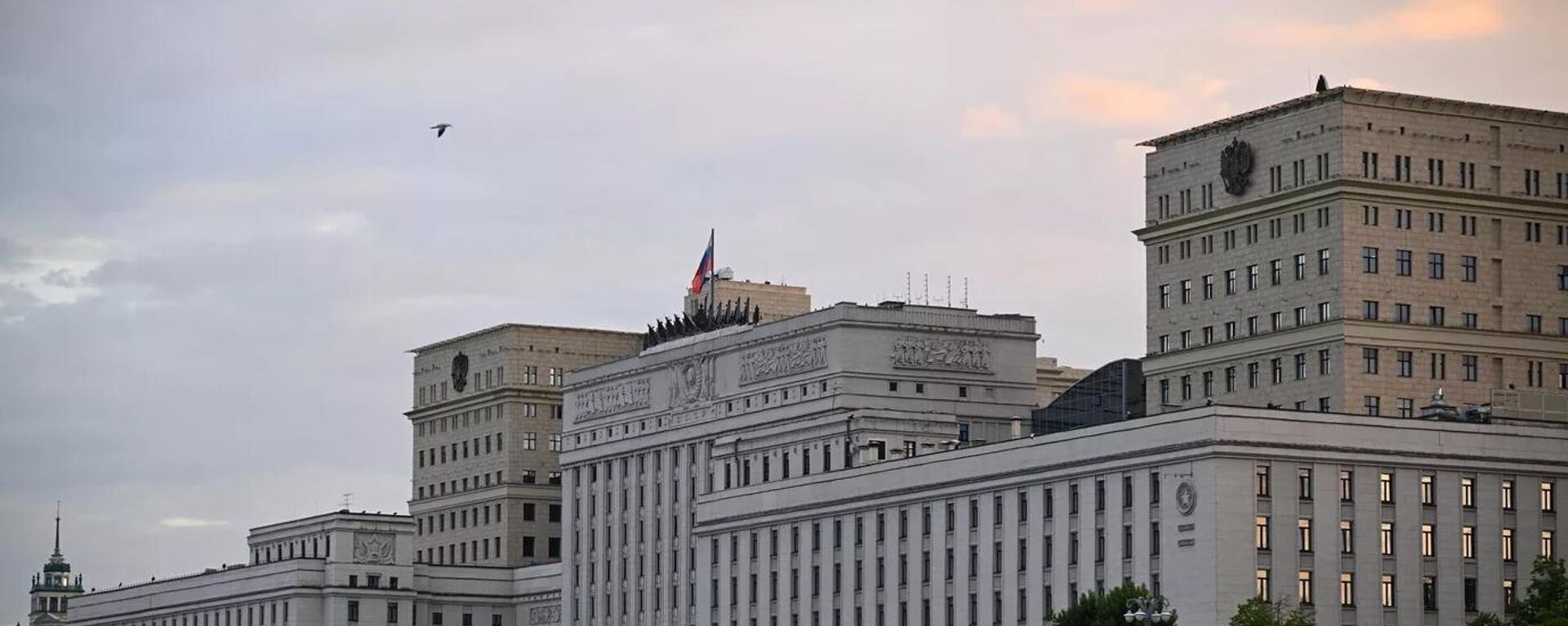 Edificio del Ministerio de Defensa de Rusia en Moscú - Sputnik Mundo, 1920, 24.06.2023
