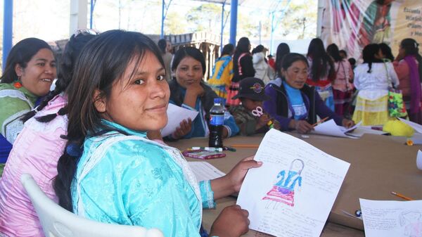 Mujeres de más de 100 comunidades indígenas de Jalisco, Nayarit y Durango participaron en días pasados en la Escuela de Derechos, un espacio en el que reflexionaros sobre el ejercicio de sus derechos. - Sputnik Mundo