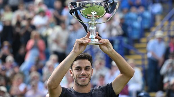 Francisco Cerúndolo, el tenisista argentino, gana el torneo de tenis de Eastbourne, el 1 de julio de 2023  - Sputnik Mundo
