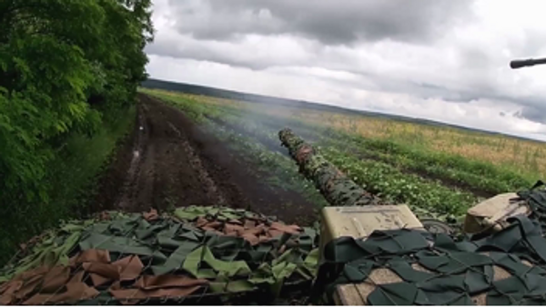 Operación de combate de tanques T-90A en la zona de Krasni Limán - Sputnik Mundo