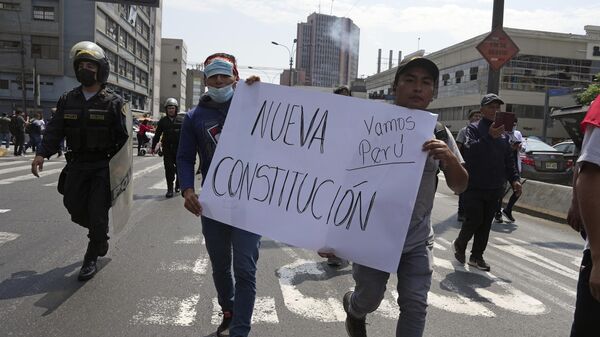 Manifestantes peruanos reclaman una nueva constitución (archivo) - Sputnik Mundo