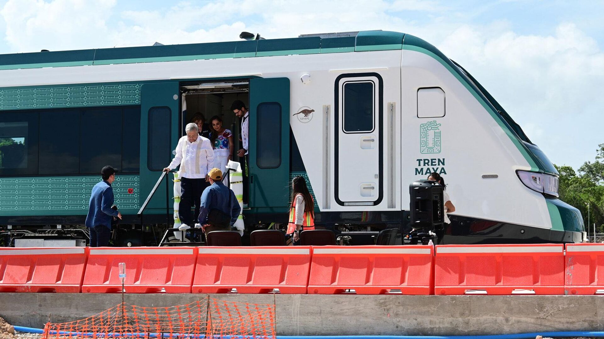 Amlo Da Banderazo Al Primer Vagón Del Tren Maya Video 09 07 2023 Sputnik Mundo