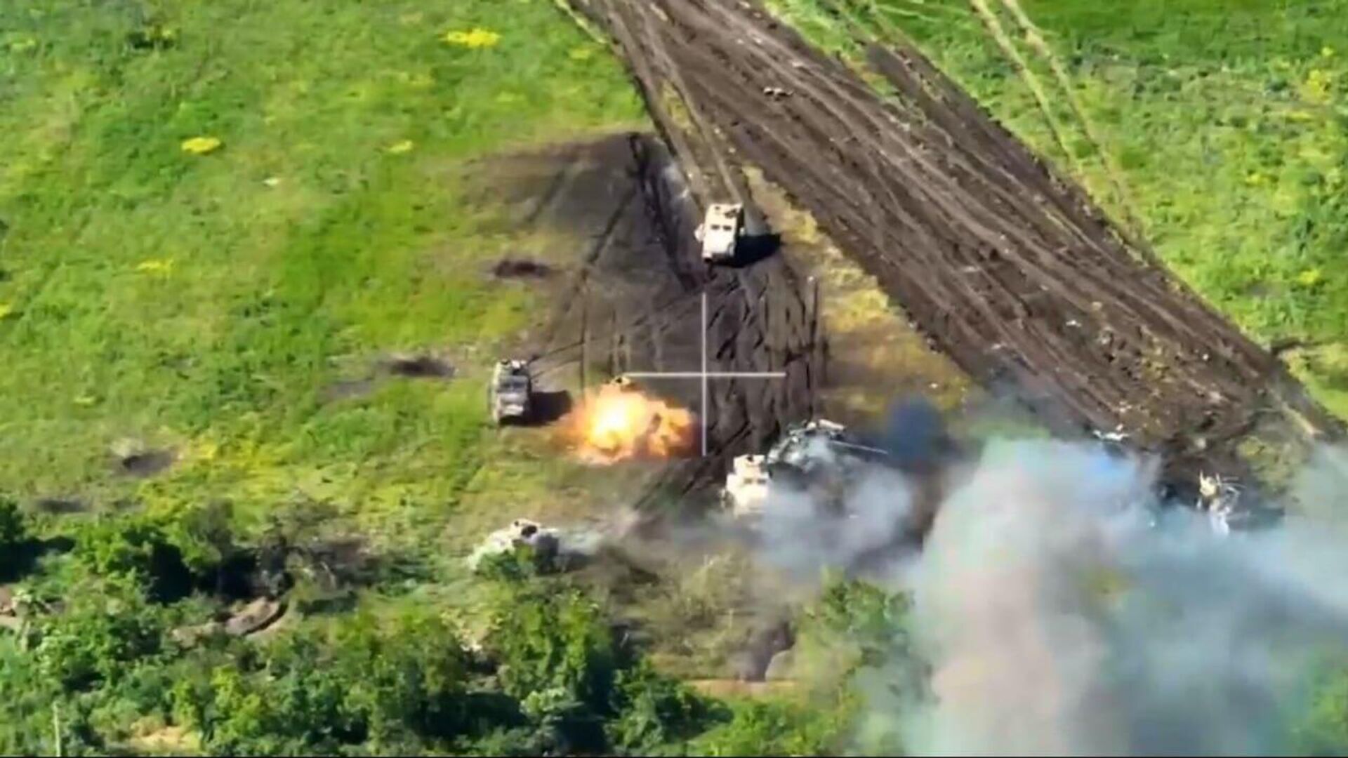 Танк алеша против всу полное видео. Военная техника. Град Военная техника. Разгромленная колонна ВСУ.