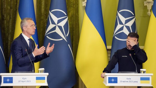 El secretario general de la OTAN, Jens Stoltenberg, y el presidente ucraniano, Volodímir Zelenski - Sputnik Mundo