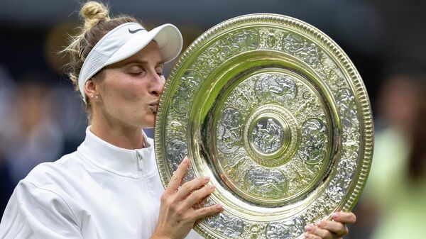 Marketa Vondrousova, tenista checa, triunfa en Wimbledon 2023 - Sputnik Mundo