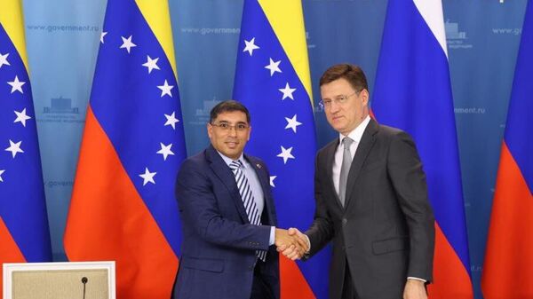 Rafael Tellechea, ministro de Petróleo de Venezuela, y Alexandr Nóvak, vice primer ministro ruso - Sputnik Mundo