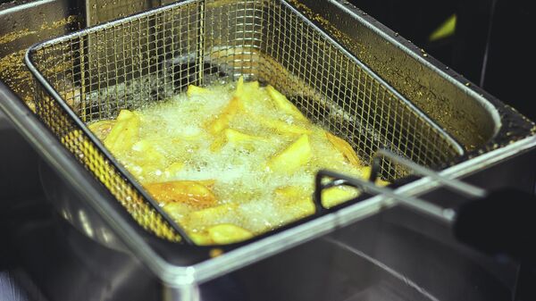 Patatas con aceite de fritura - Sputnik Mundo