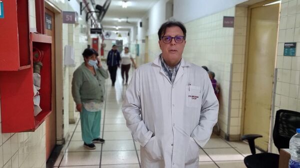  El médico Orlando Restivo en el Hospital Belgrano - Sputnik Mundo