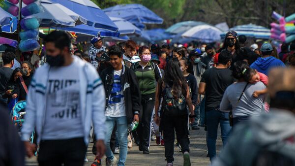  El promedio del ingreso corriente trimestral por hogar en México fue de 63.695 pesos. - Sputnik Mundo