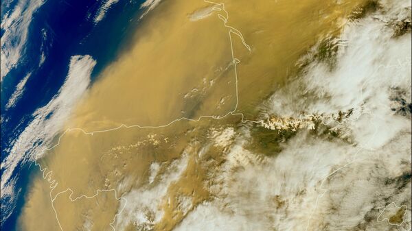 Nube de polvo proveniente del desierto del Sáhara vista desde espacio, Marzo 2022 - Sputnik Mundo
