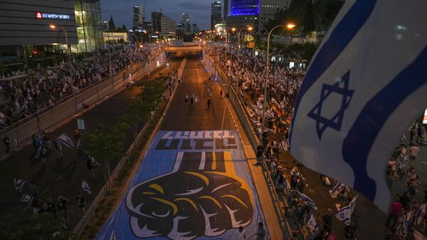Protestas en Tel Aviv en rechazo de la reforma judicial impulsada por el gobierno de Benjamin Netanyahu - Sputnik Mundo