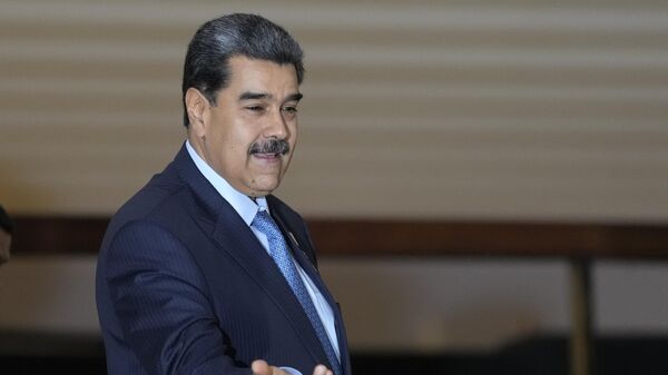 Nicolás Maduro, el presidente de Venezuela, gesticula ante los medios tras asistir a la Cumbre Sudamericana en el palacio de Itamaraty en Brasil, el  30 de mayo de 2023. - Sputnik Mundo