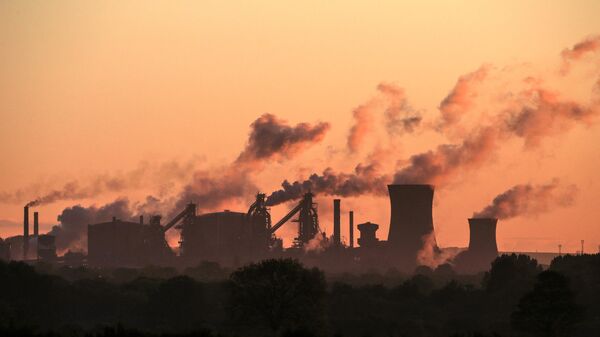 La planta de British Steel en Scunthorpe al amanecer, en el norte de Lincolnshire - Sputnik Mundo