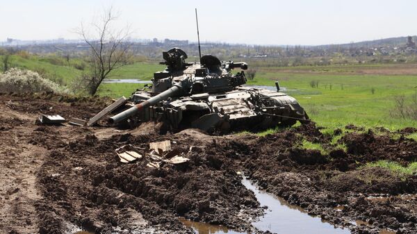 Un tanque ucraniano destruido - Sputnik Mundo