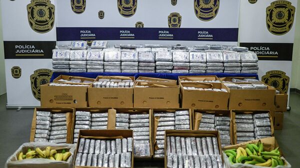 La Policía de Lisboa muestra cajas comerciales de plátanos procedentes de América Latina que contienen 4,2 toneladas de cocaína incautadas por las autoridades portuguesas en 2022.  - Sputnik Mundo