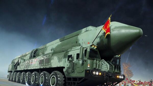 Un misil balístico intercontinental norcoreano - Sputnik Mundo