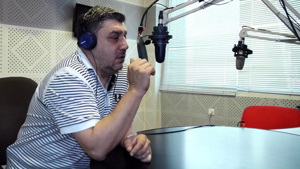 El columnista de la radio Sputnik Armenia Ashot Gevorkián - Sputnik Mundo