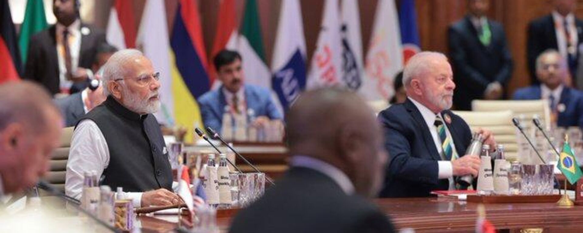 El primer ministro de la India, Narendra Modi y el presidente de Brasil, Luiz Inacio Lula da Silva en la cumbre del G20 en Nueva Delhi. - Sputnik Mundo, 1920, 09.09.2023
