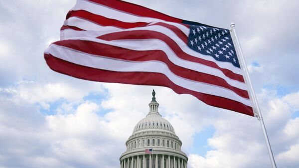 Bandera de EEUU ondea en el Capitolio de Washington, el 6 de febrero de 2023.  - Sputnik Mundo