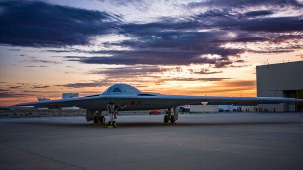 Northrop Grumman muestra un prototipo del bombardero furtivo B-21 Raider el 12 de septiembre de 2023. - Sputnik Mundo