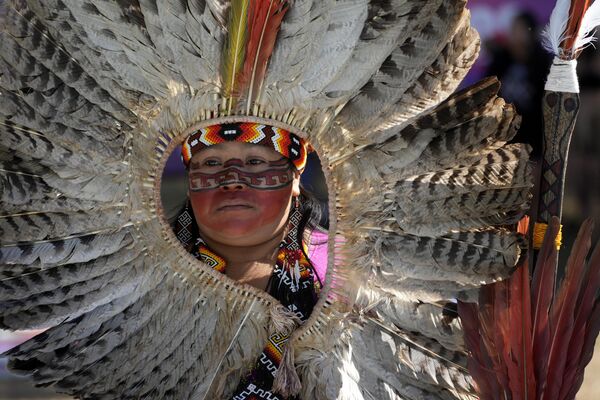 Una jefe indígena llevando el traje tradicional. - Sputnik Mundo