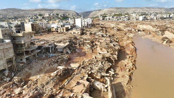 La ciudad de Derna tras la tormenta mediterránea Daniel que causó inundaciones devastadoras en Libia al destruir presas y arrasar vecindarios enteros. - Sputnik Mundo