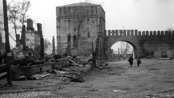 La ciudad de Smolensk, que los nazis destruyeron e incendiaron durante su retirada, septiembre de 1943 - Sputnik Mundo