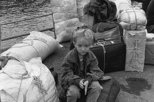 Refugiados da Abkhazia no porto de Batumi Refugiados da Abkhazia no porto de Batumi - Sputnik International