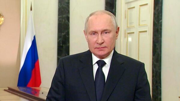 Nadie ni nada puede quebrar la voluntad de millones: Putin celebra el Día de la Reunificación - Sputnik Mundo