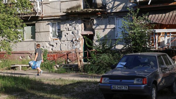 Consecuencias de un bombardeo ucraniano en en Severodonetsk  - Sputnik Mundo