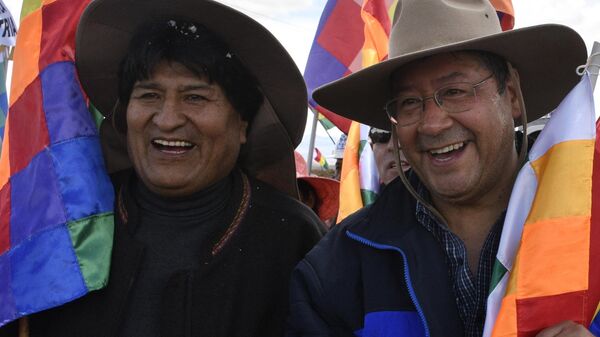 El expresidente boliviano (2006-2019) Evo Morales y el manadatario boliviano Luis Arce encabezan una marcha progubernamental que se dirige a La Paz, en Caracollo, el 23 de noviembre de 2021  - Sputnik Mundo