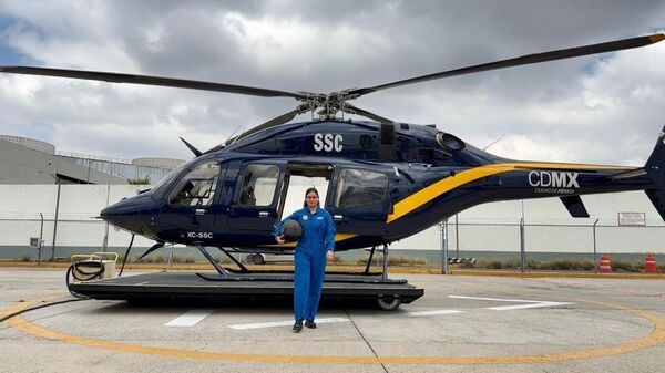 La primera capitana piloto que vigilará el cielo de la Ciudad de México en 40 años | Video - Sputnik Mundo