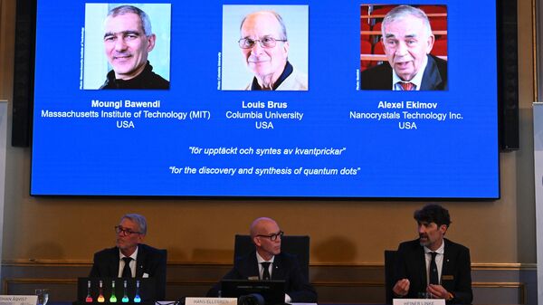 El Premio Nobel de Química 2023 fue adjudicado a los científicos Moungi G. Bawendi, Louis E. Brus y Alexei I. Ekimov  - Sputnik Mundo