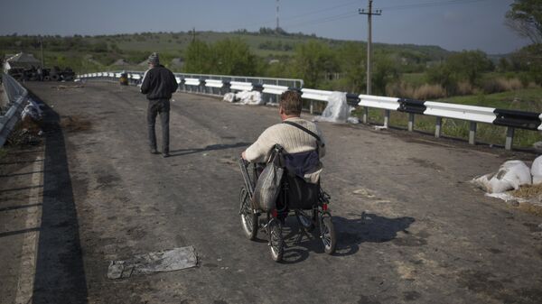 Un hombre discapacitado ucraniano - Sputnik Mundo