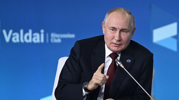 Vladímir Putin, el Presidente ruso, interviene en la sesión plenaria de la 20ª Reunión Anual del Club Internacional de Debate Valdái  - Sputnik Mundo