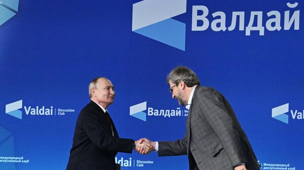 El Presidente de la Federación Rusa, Vladímir Putin, participó en el Club de Debate Valdái - Sputnik Mundo