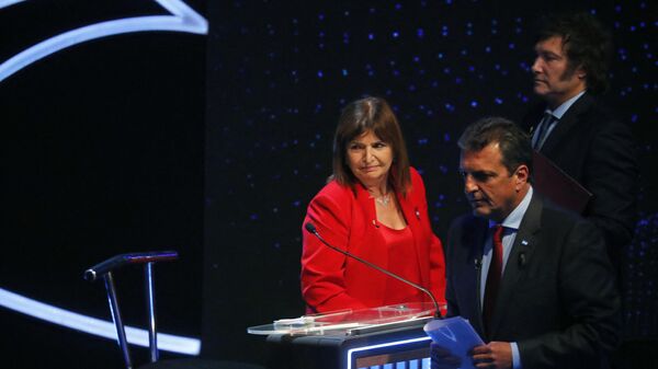 Patricia Bullrich, Sergio Massa y Javier Milei, en el segundo debate presidencial argentino en la Universidad de Buenos Aires - Sputnik Mundo