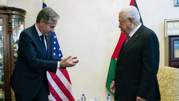 El secretario de Estado de EEUU, Anthony Blinken, y el presidente palestino, Mahmud Abás, durante una reunión en Ammán. - Sputnik Mundo