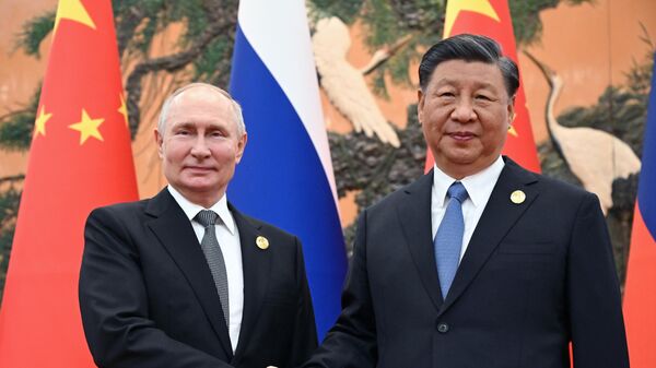 El presidente de Rusia, Vladímir Putin, y su homólogo chino, Xi Jinping, el 18 de octubre, 2023 - Sputnik Mundo