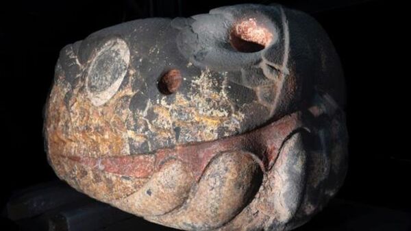 Gigantesca cabeza de serpiente azteca encontrada en una excavación bajo una universidad de la Ciudad de México. - Sputnik Mundo